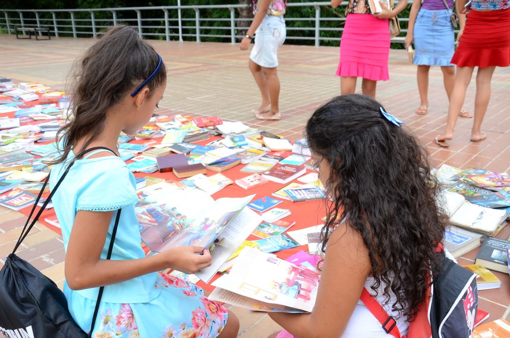 Alunos de Cuiabá serão incentivados a trocar telas pela leitura de livros