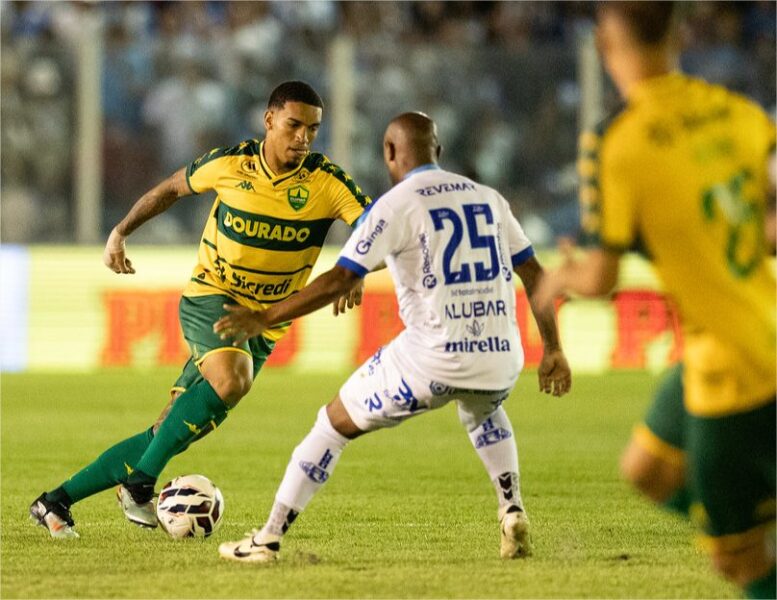 PAYSANDU ARRANCA EMPATE NO FIM CONTRA O CUIABÁ