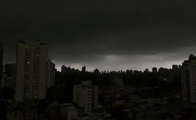 Cuiabá tem alerta para temporal que com ventos de até 60 km e descargas elétricas para hoje