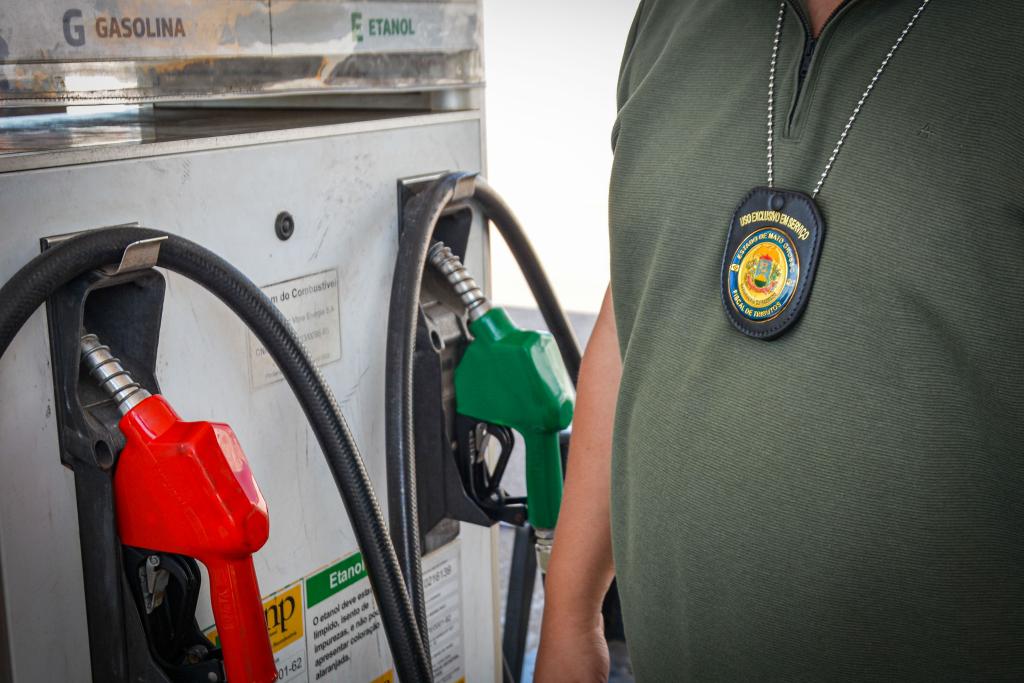 Sefaz participa de operação integrada e fiscaliza 28 postos de combustíveis em Cuiabá e Várzea Grande