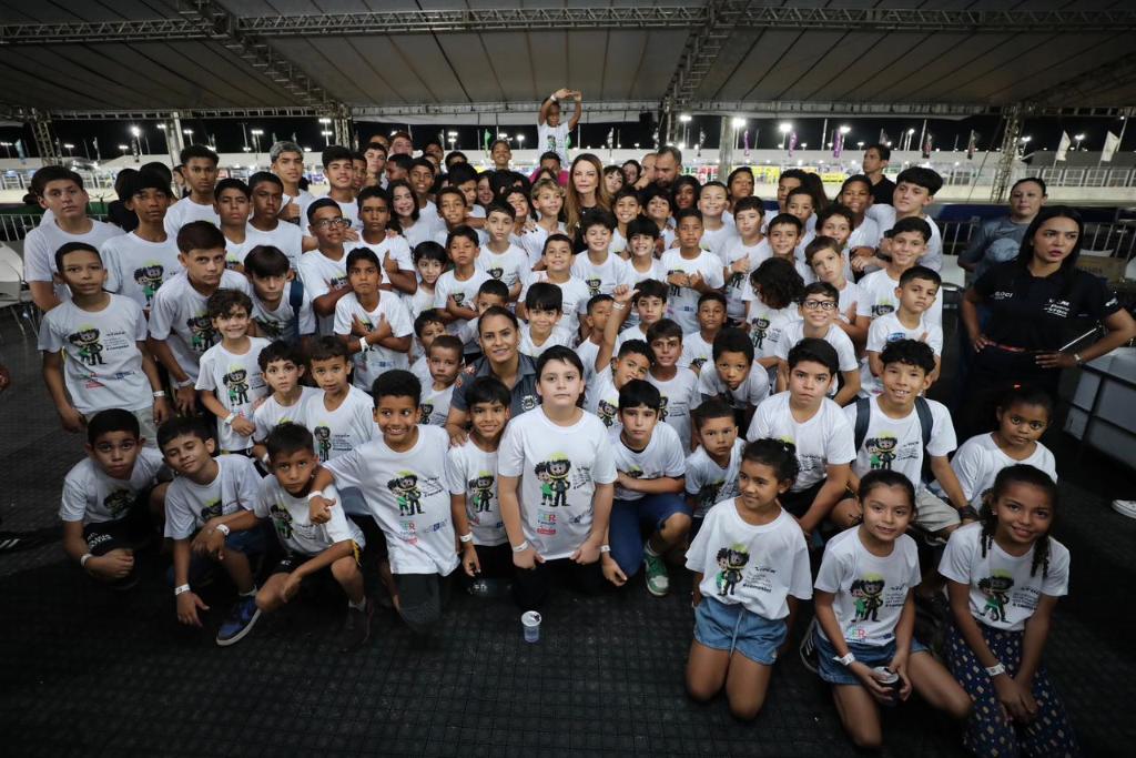 Primeira-dama de MT e Setasc leva 320 crianças para experiência inédita na Stock Car em Cuiabá