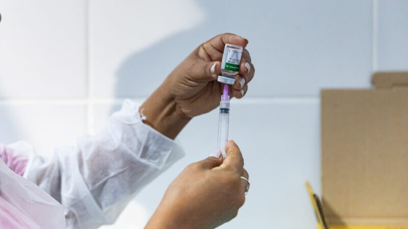 Cuiabá dobra cobertura vacinal contra a Dengue em 2025