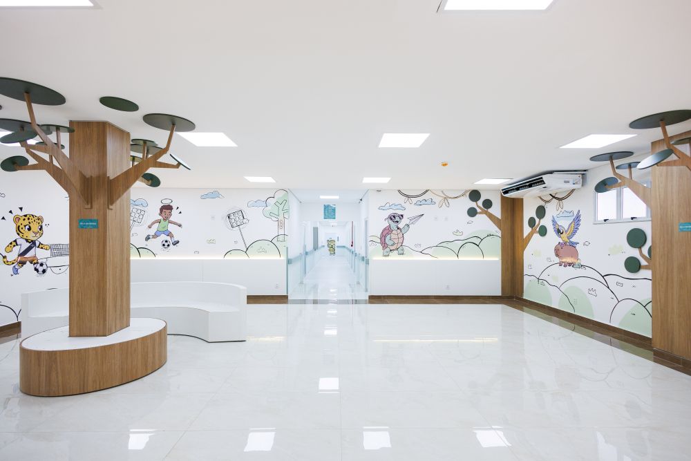 Prefeito inaugura primeiro Centro Médico Infantil de MT com presença do governador