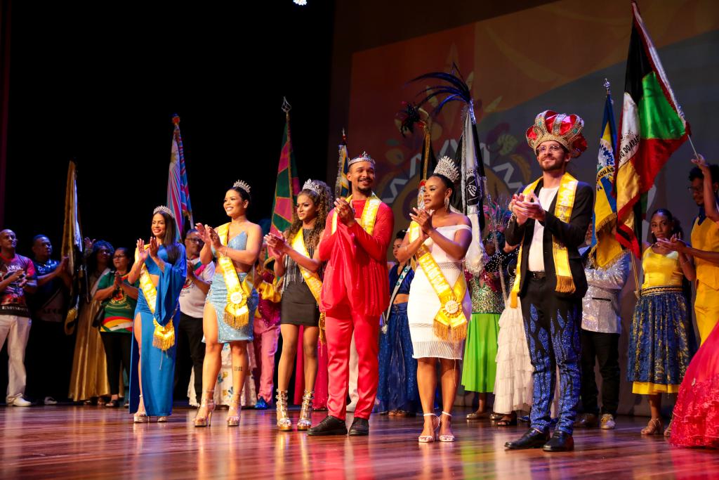 Desfiles das comissões de frente de escolas e blocos marcam lançamento do Carnaval de Cuiabá