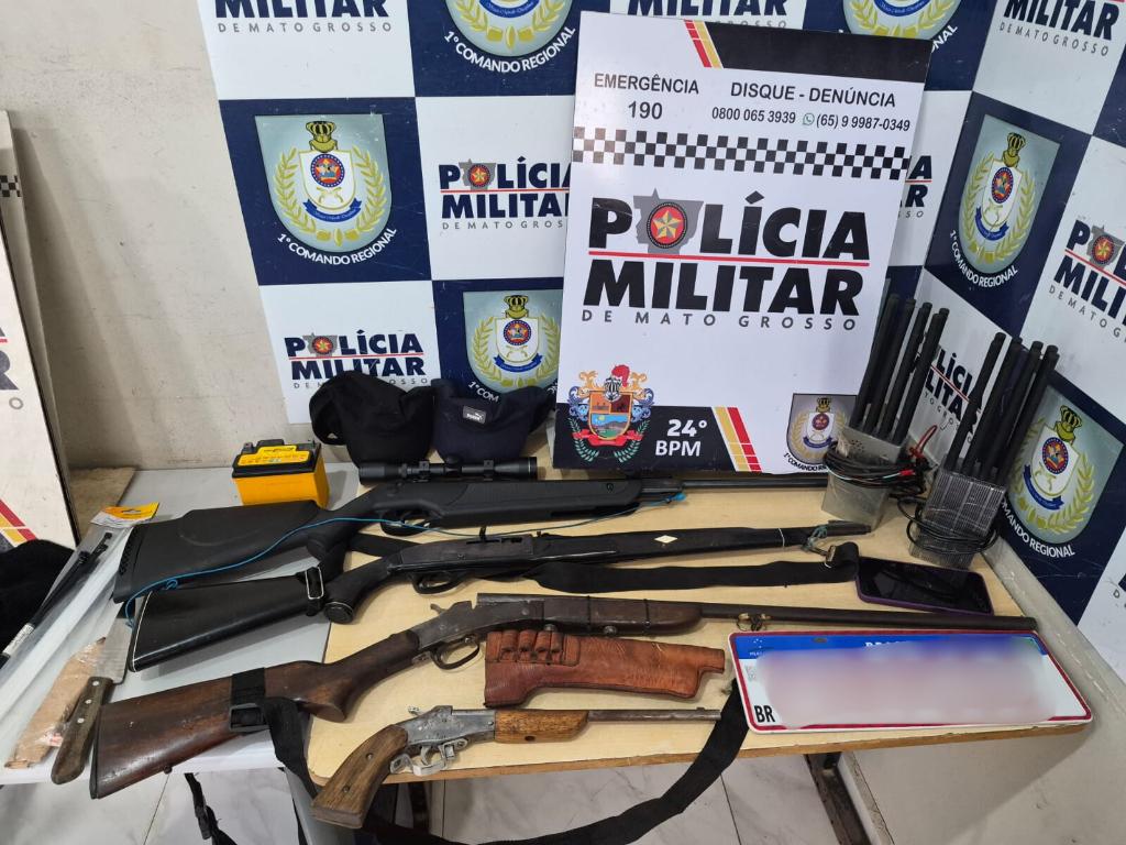 Polícia Militar apreende armas de fogo e recupera veículos após roubo em propriedade rural em Cuiabá