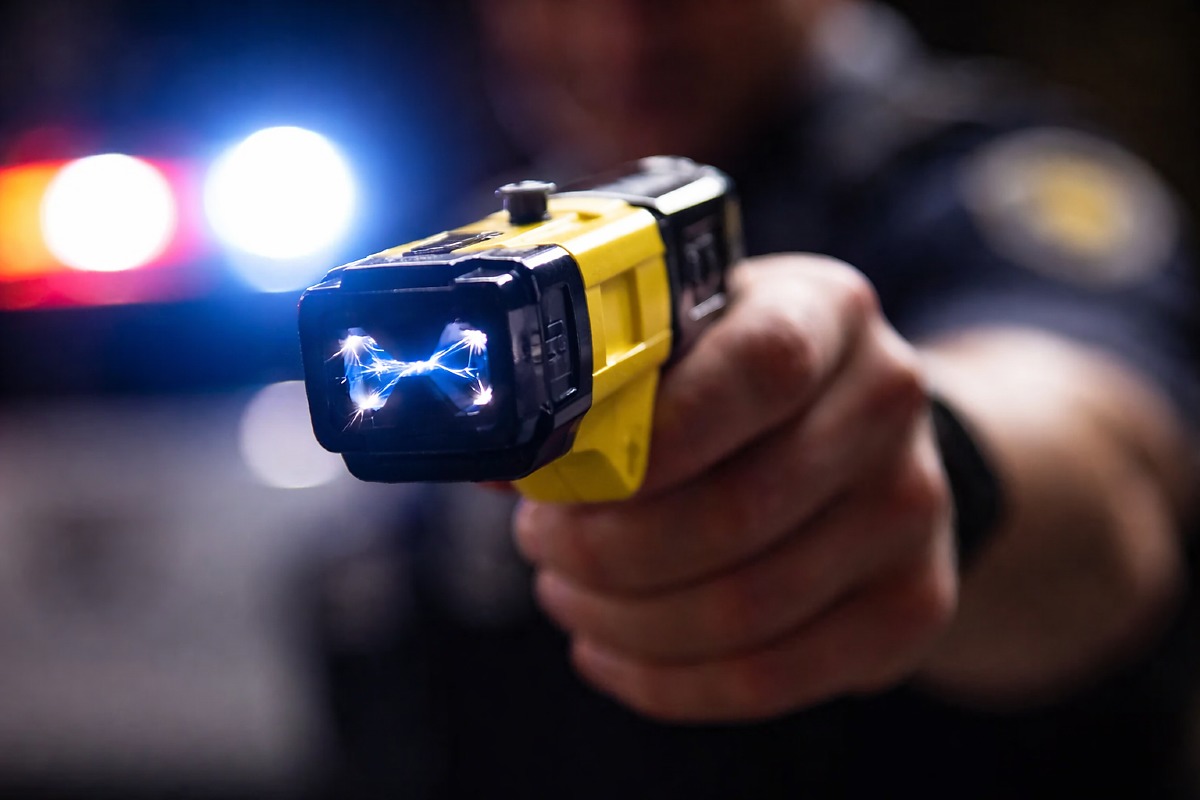 Homem é detido após usar cão agressivo contra PM
