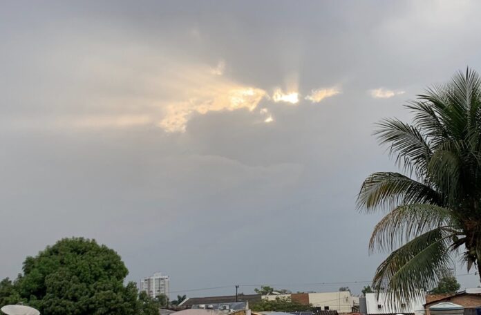 Cidade de Mato Grosso registra maior volume de chuva no Brasil; Inmet alerta para tempestades