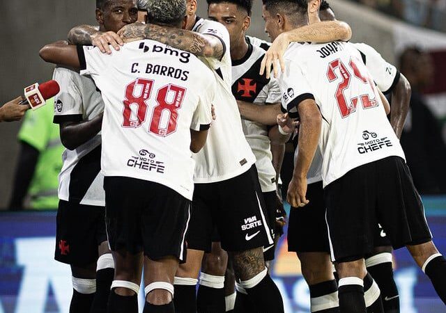 Vasco bate o Santa Fe em São Januário e avança à semifinal da Sul-Americana